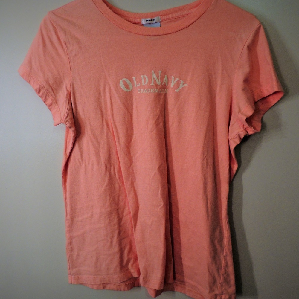 Old Navy tee shirt